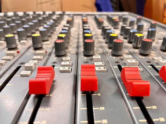 Soundcraft Delta 200