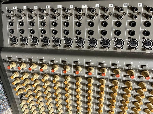 Tascam M-2425 Mixing console